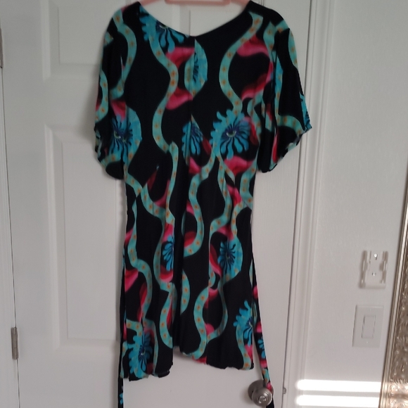 V-Neck Black Mini Dress with Turquoise & Coral Wave Print - Picture 8 of 14
